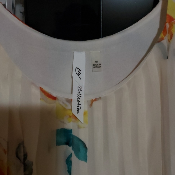 Dress - Picture 2 of 4